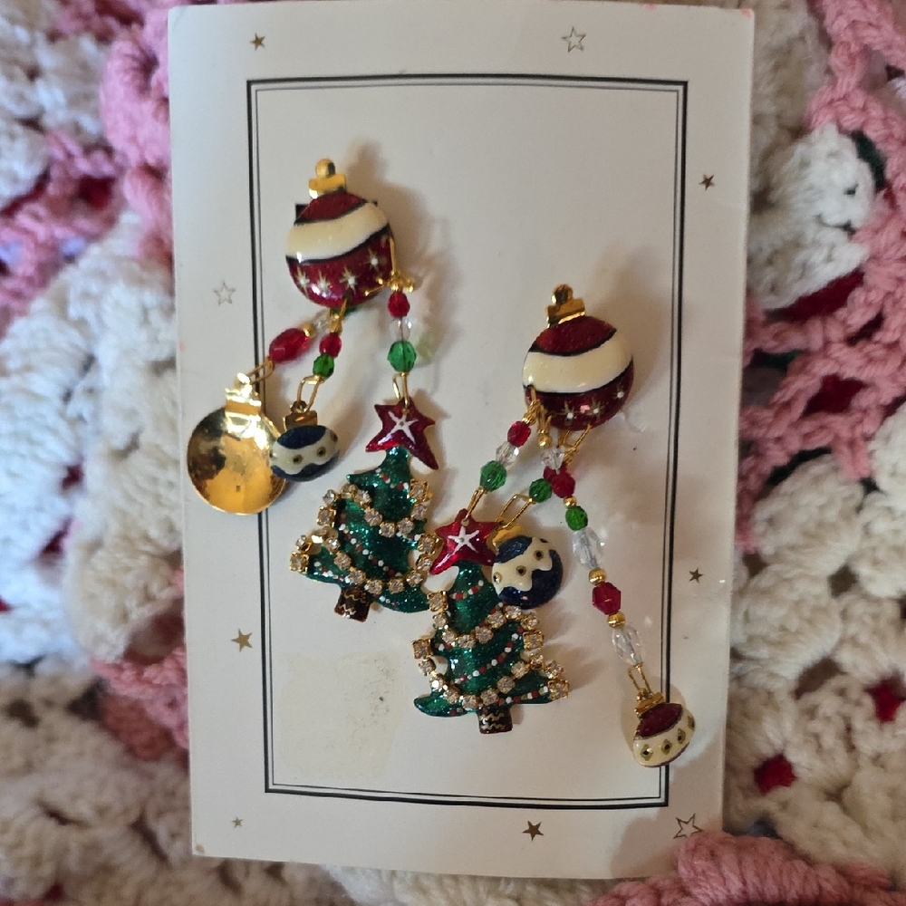 Festive Christmas Tree Earrings with Gold Accents